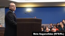 Коба Гвенетадзе на слушании в парламенте