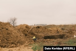 სამედიცინო ნარჩენებისთვის განკუთვნილი სივრცე ველის სასაფლაოზე