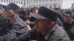 Зиндониёни тоҷик "Девони Шамс"-ро мехонанд
