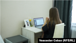 Ultima oară, elevii au trecut parțial la învățământul online la începutul lunii februarie, când, din cauza ghețușului, mai multe școli din R. Moldova au organizat procesul de studii la distanță.