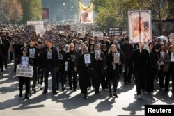 „Marșul îngerilor” la Skopje, pe 15 noiembrie 2025, înaintea începerii procesului.