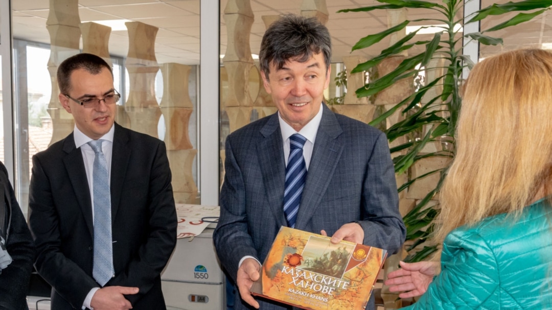 Чип пен Дейл порно видео ххх Порно жұлдыз Инна Лебедеваның қатысуымен секс-видео