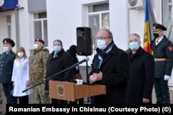 Посол Румынии в Молдове Даниэл Ионицэ на церемонии вручения гуманитарной помощи
