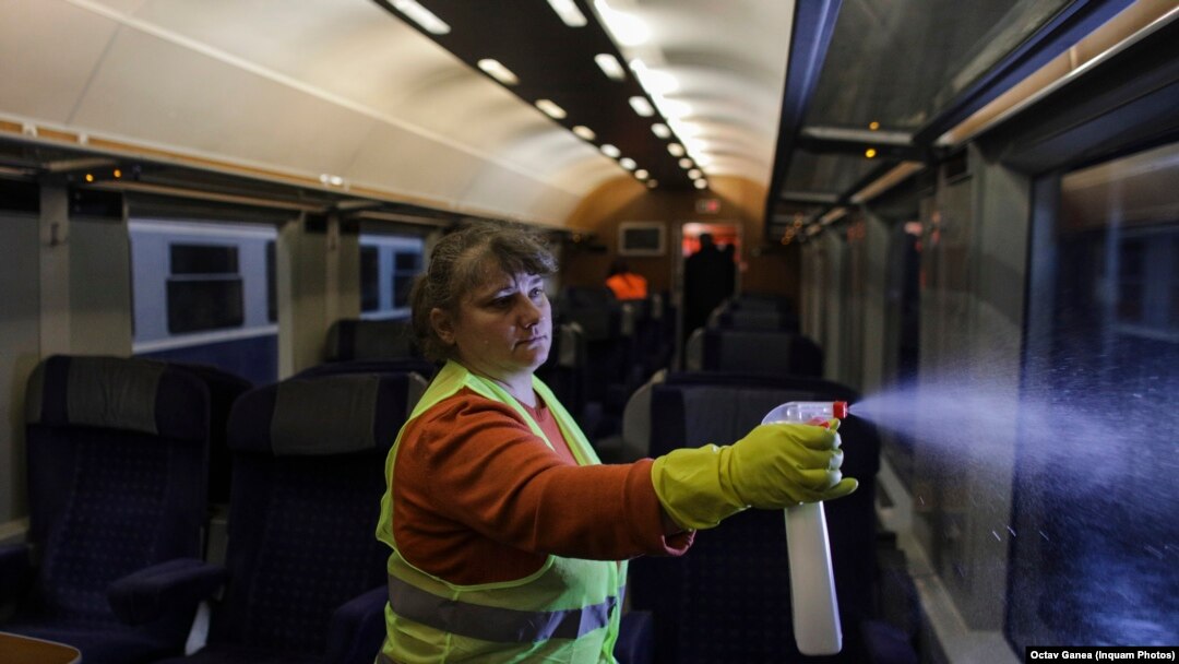 Garniturile de tren vor fi salubrizate și igienizate înainte de plecarea în fiecare cursă