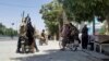 Ооганстан. Талибан кыймылынын жоочулары Кабулдан анча алыс эмес Газни шаарынын көчөлөрүндө. 