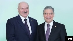 Türkmen prezidenti Gurbanguly Berdimuhamedow belarus kärdeşi Aleksandr Lukaşenko bilen Aşgabatda duşuşdy. 11-nji oktýabr, 2019. 