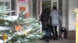 В Бишкеке проверили продают ли спиртное подросткам