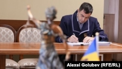 În ședința de judecată din 26 februarie, procurorul Alexandru Cernei a dat citire mărturiilor unei agente sub acoperire din anturajul lui Plahotniuc, a cărei identitate a fost dezvăluită doar judecătorilor 