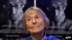 Брунгільда ​​Помзель померла в своєму будинку в Мюнхені 27 січня, в День пам’яті жертв Голокосту