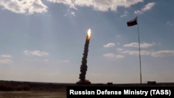 Россия проводит пуск новой ракеты на полигоне Сары-Шаган. Снимок с видео. Пресс-служба Минобороны РФ, ТАСС
