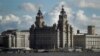 Liverpool egyik ikonikus épülete, a Royal Liver Building a Mersey folyó partján