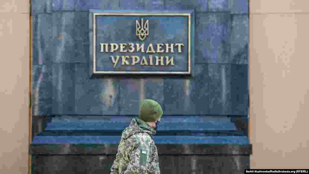 Ukraine -- Presidential office washed and repaired after Sternenko support action, Kyiv, 30Mar2021