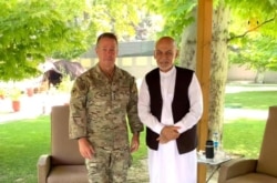 Ашраф Гани и Остин Скотт Миллер, нынешний (и последний) командующий контингентом США в Афганистане. 2 июля 2021 года