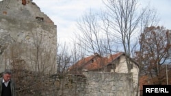 Porušene zgrade u Bosanskom Grahovu, Fotografije: Selma Boračić