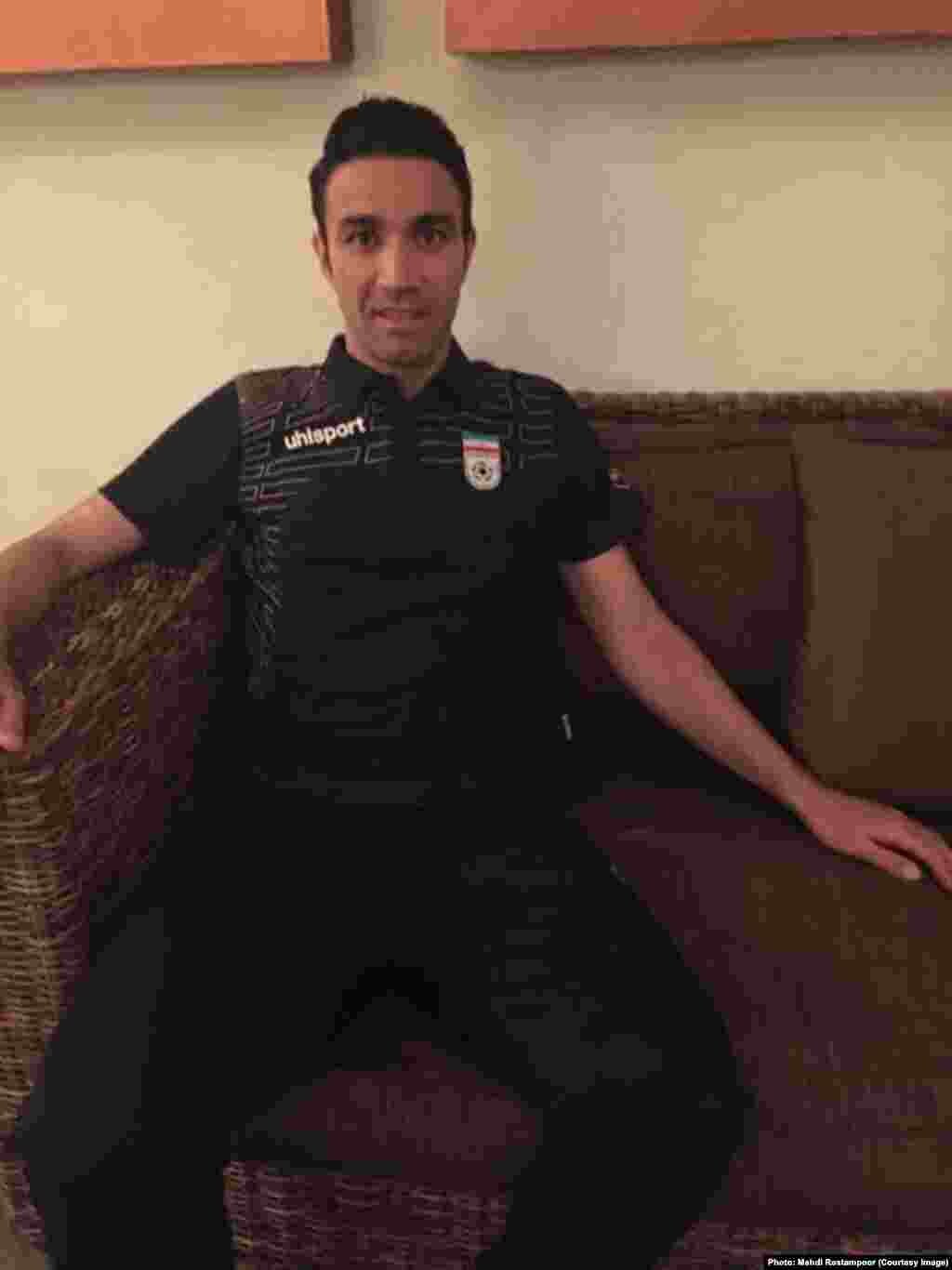 جواد نکونام، ساعتی پس از اعلام خداحافظی از تیم ملی ایران. این تصویر، آخرین شب حضور نکونام در اردوی تیم ملی به عنوان بازیکن است.