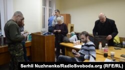 Учасники протесту в залі суду