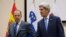 Serghei Lavrov şi John Kerry (dreapta)
