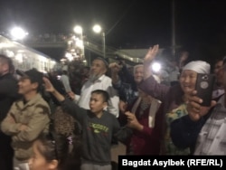 A large crowd of relatives and friends awaited the train from Turkmenistan in Zhanaozen on May 13. Most of the émigrés will depend on their relatives in Kazakhstan for support until they are able to stand on their own feet.