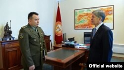 Райимберди Дуйшенбиев на встрече с президентом Алмазбеком Атамбаевым.