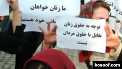 Iranian activists protest against antiwomen laws
