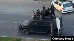 گشت‌زنی ماموران ویژه نقابدار سرکوب در خیابان‌‌های شهسوار