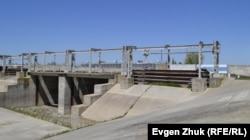 Шлюзы Северо-Крымского канала в районе Красноперекопска. Крым, архивное фото