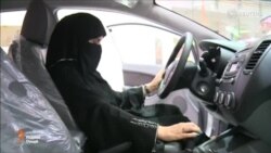 Дар Арабистони Саудӣ аввалин фурӯшгоҳи занонаи мошин ифтитоҳ ёфт