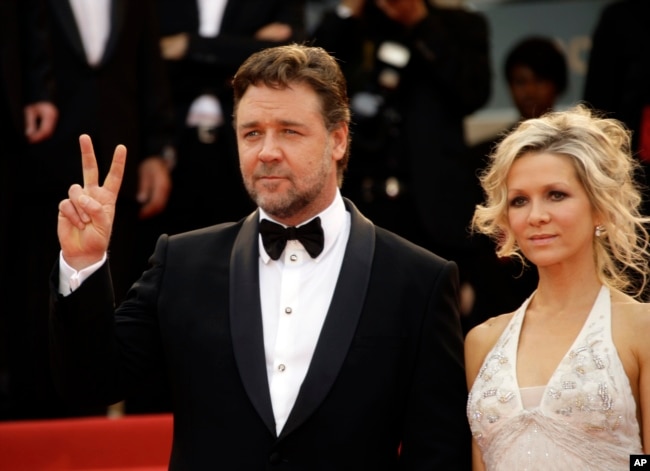 Ръсел Кроу и Даниел Спенсър на премиерата на филма "Робин Худ", 2010 г.