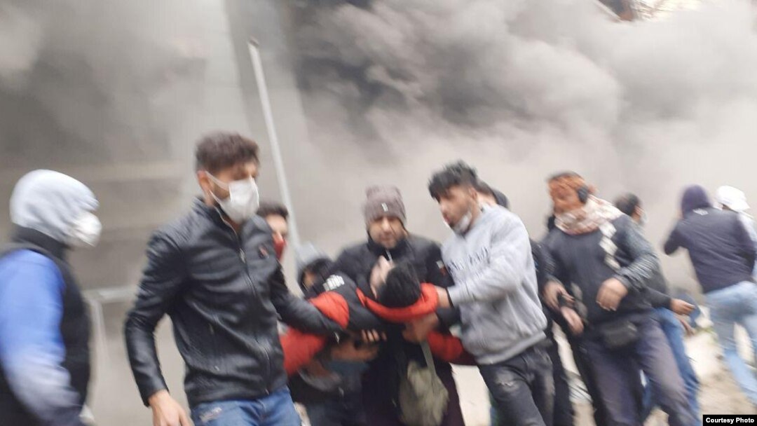 تصویر دریافتی رادیوفردا از اعتراض‌های اخیر در شیراز