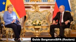 RUSSIA -- Russian President Vladimir Putin receives German Chancellor Angela Merkel at the Kremlin in Moscow, August 20, 2021