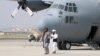 Представники «Талібану» біля військового літака через день після виведення американських сил з аеропорту Кабула, Афганістан, 31 серпня 2021 року