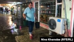 გლდანის რაიონში სავაჭრო ობიექტებს ასუფთავებენ. 2018 წლის 12 ივნისი