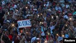 აშშ-სა და სხვა ქვეყნებში იმართება ტრამპის პოლიტიკის საწინააღმდეგო აქციები "არა მეფეებს", 2025 წლის 18 ოქტომბერი 