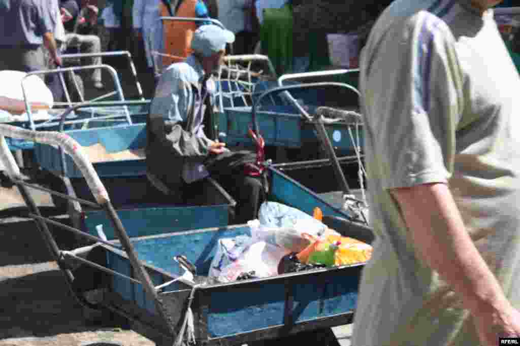 Дар орзуи арзонӣ #54