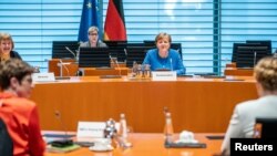 Берлиндегі кабинет отырысына қатысып жатқан Германия канцлері Ангела Меркель. 18 наурыз 2020 жыл. 