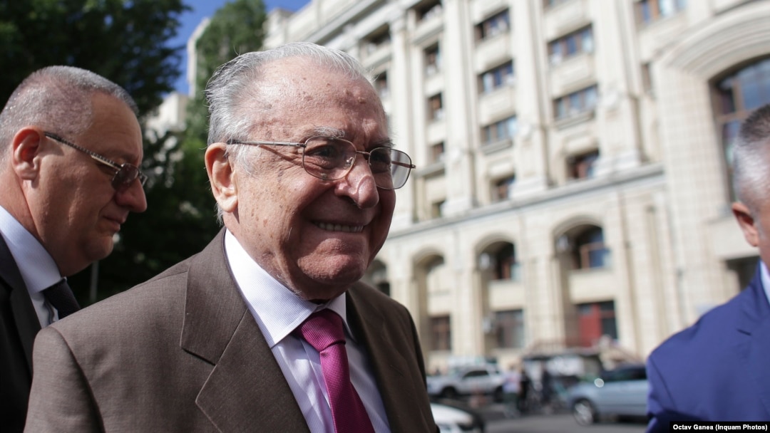 Ion Iliescu este îngrijit de o echipă multidisciplinară de medici de la spital.