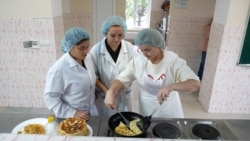 „Vreau să ajung bucătar, în Anglia”. Școlile profesionale, o șansă neașteptată pentru elevii care pică examenele după nouă clase