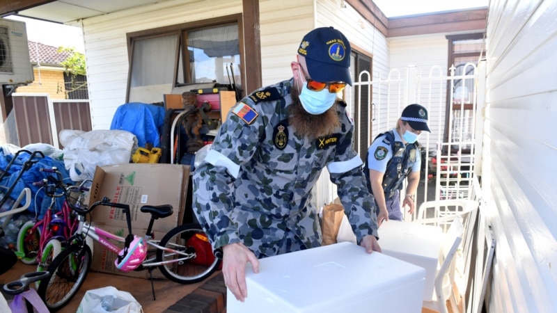 Во Сиднеј војска проверува дали се почитува карантинот 