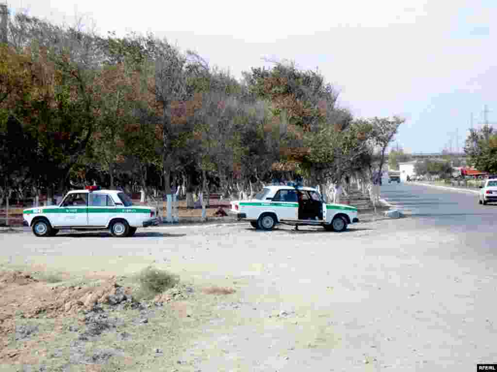 Şəhərə daxil olan və çıxan bütün avtomobilləri polis yoxlayır