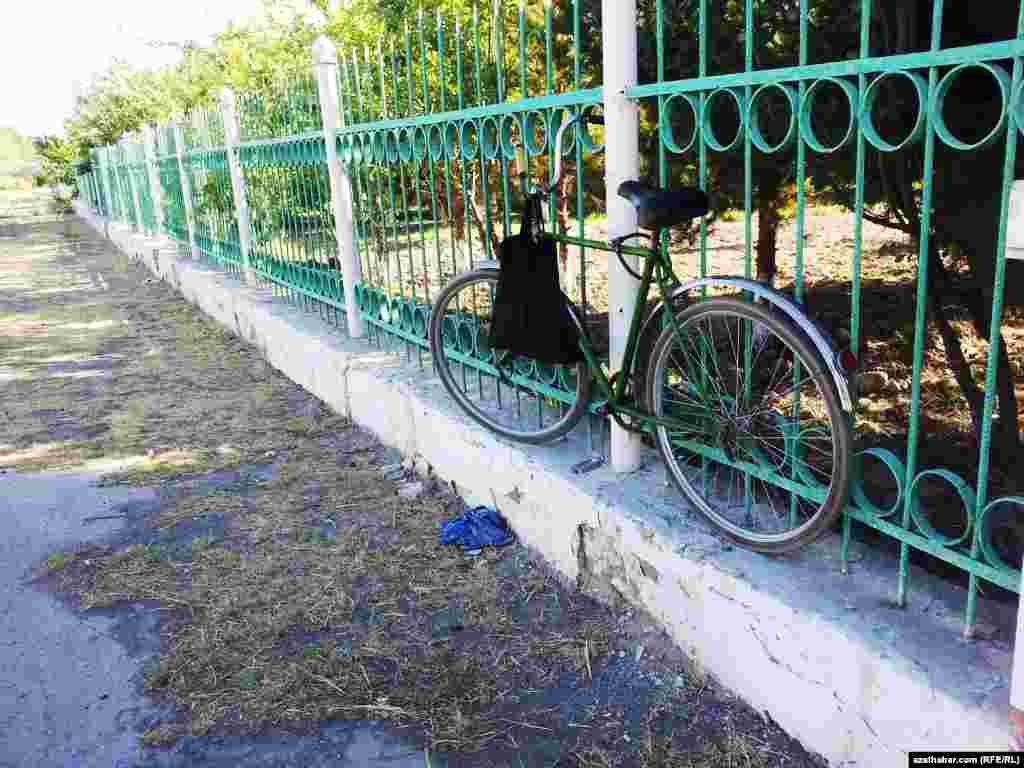 Haýada berkidilen welosiped