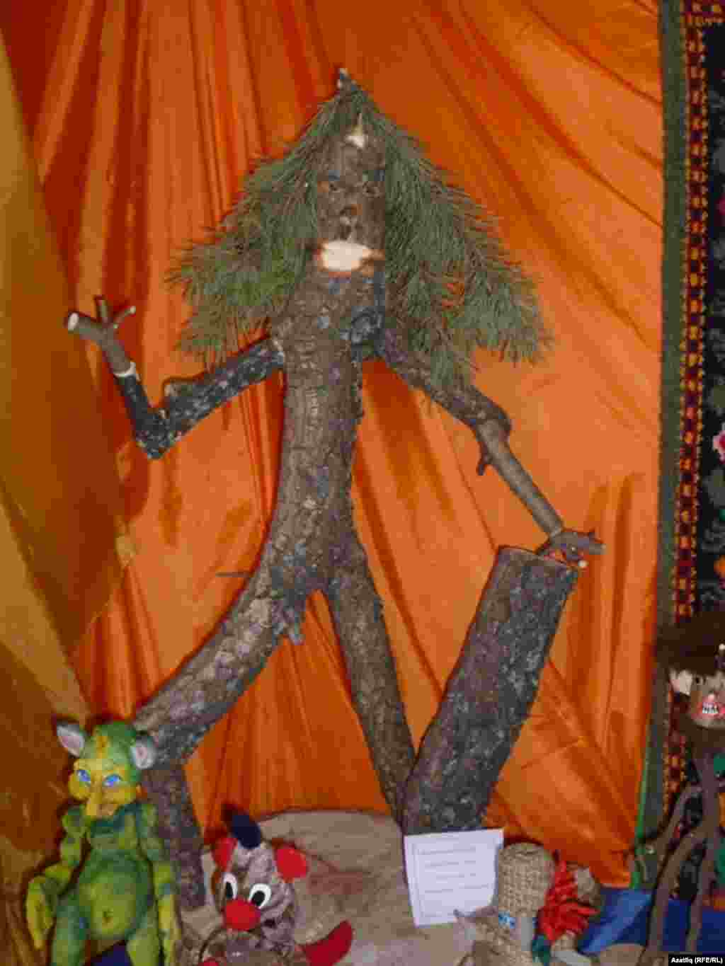 Агач ботакларыннан эшләнгән шүрәле