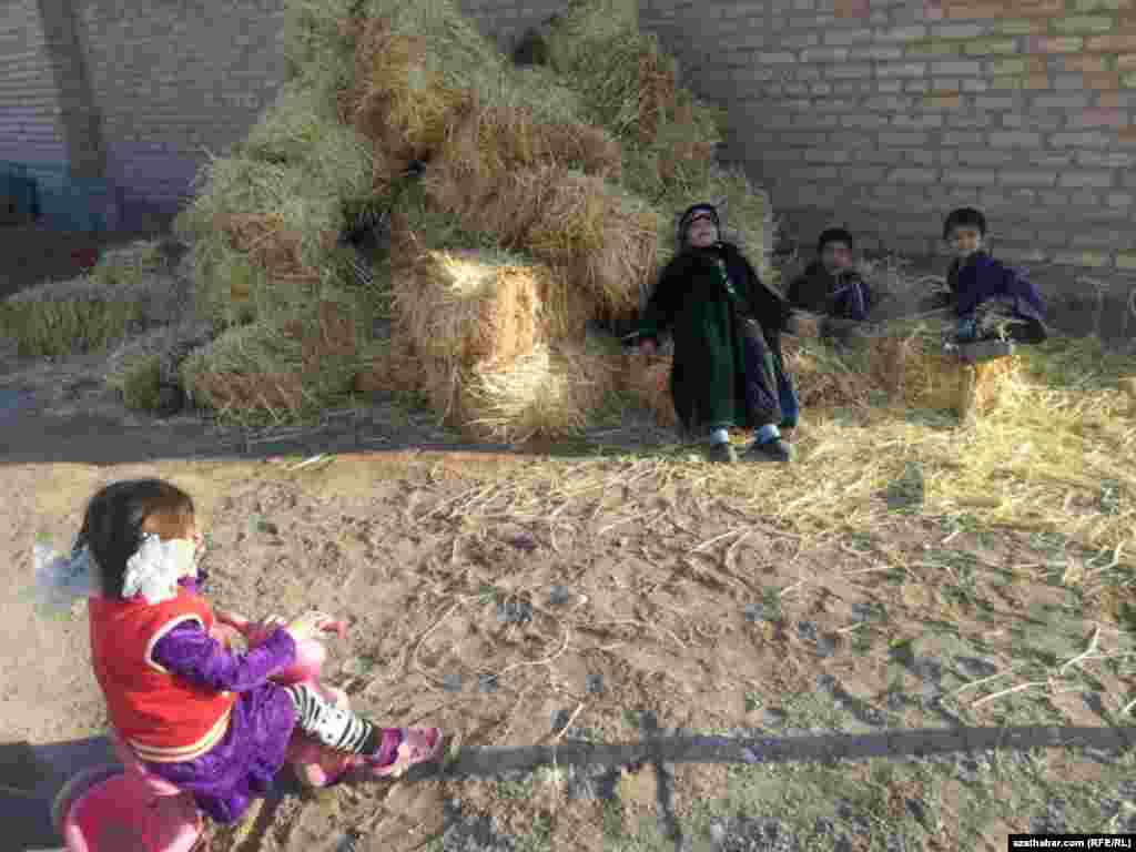 "Dynç alýan" çagalar