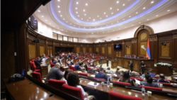 Արտերկրում ապրող ՀՀ քաղաքացիների ընտրական իրավունքը սահմանափակող օրենքն ընդունվեց, ընդդիմությունը մտադիր է վիճարկել ՍԴ-ում