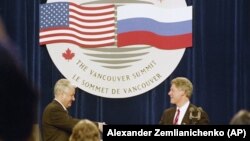 Predsednici Rusije i SAD, Boris Jeljcin i Bil Klinton, na njihovom prvom samitu, Vankuver, 4. april 1993.