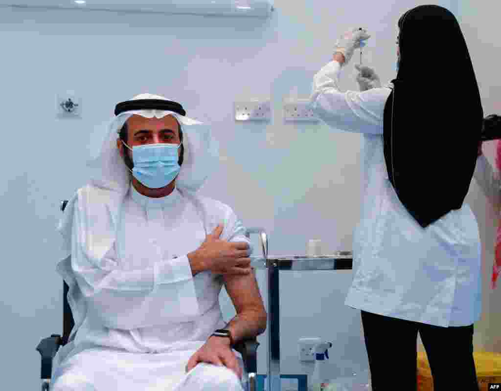 САУДИСКА АРАБИА - Саудиска Арабија почна да исплаќа по половина милион саудиски ријали (околу 133 000 американски долари) на семејствата на секој здравствен работник кој починал во борбата со пандемијата на коронавирусот. Во соопштението владата наведува дека парите ќе ги добијат семејствата на сите здравствените работници кои починале во битката со пандемијата без разлика дали се од јавното, военото или приватното здравство и без разлика на тоа дали се Саудијци или не.