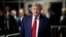 Trump a încercat în repetate rânduri să amâne pe termen nedefinit începutul procesului penal de la New York, însă judecătorii i-au respins toate demersurile în acest sens.