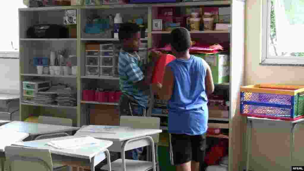 Paraisapolis Community Program #82