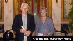 Мэр Генуі Марта Вінцэнзі і праваабаронца Алесь Бяляцкі