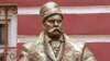 Пам'ятник журналісту і письменнику Володимиру Гіляровському (1855–1935) у Москві. Фотографія 2004 року
