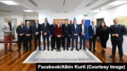 Sporazum albanskih stranaka o zajedničkom nastupu na parlamentarnim izborima u Srbiji postignut je s premijerom Kosova Albinom Kurtijem 29. septembra 2026. godine